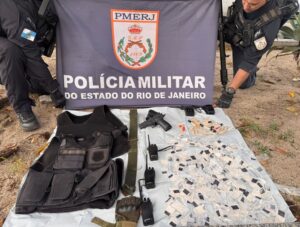 Leia mais sobre o artigo Operação da PM recupera carro usado em roubo, prende suspeito e apreende drogas em Cabo Frio
