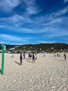 Leia mais sobre o artigo Programa Forças no Esporte para adolescentes de Arraial do Cabo está de volta