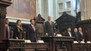 Leia mais sobre o artigo Prefeito Fabio Costa de Iguaba Grande recebe Medalha Tiradentes em homenagem na Alerj