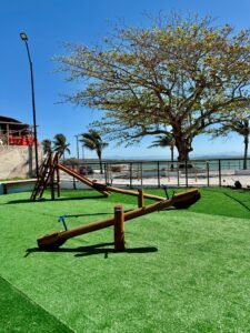 Leia mais sobre o artigo Prefeitura de Arraial do Cabo entrega novo parquinho em Figueira com espaço renovado para crianças e famílias