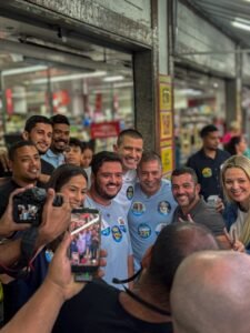 Leia mais sobre o artigo José de Dj participa de grande caminhada em Búzios ao lado de lideranças políticas
