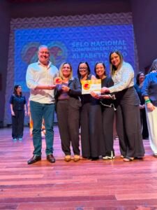 Leia mais sobre o artigo Arraial do Cabo conquista Selo Ouro do MEC por avanços na alfabetização das crianças