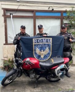 Leia mais sobre o artigo ROMU recupera motocicleta com registro de roubo durante patrulhamento em Arraial do Cabo