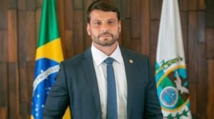 Leia mais sobre o artigo Aliado de Castro, Bernardo Rossi quase triplica patrimônio em 12 anos e chega a R$ 2,1 milhões em bens; ex-secretário é candidato a deputado federal