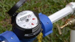 Leia mais sobre o artigo Proteção contra furto ou conta mais alta? Como a nova lei dos hidrômetros da Alerj pode impactar sua tarifa de água