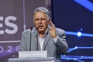 Leia mais sobre o artigo Hoje na defesa de Garotinho, Admar Gonzaga votou pela inelegibilidade do ex-governador quando era ministro do TSE