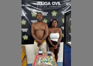 Leia mais sobre o artigo Casal é preso com drogas em Arraial e polícia apura ligação com o Comando Vermelho