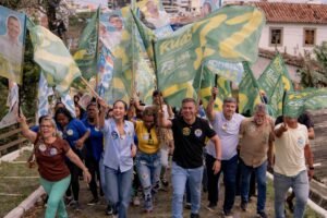 Leia mais sobre o artigo Dra. Gabriela percorre bairros de Cabo Frio e encerra agenda no Morro da Guia ao lado de Serginho