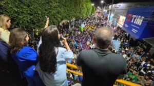 Leia mais sobre o artigo De reunião a comício: Dra. Gabriela leva multidão às ruas de São Pedro da Aldeia
