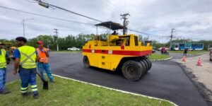 Leia mais sobre o artigo Prefeitura de Cabo Frio intensifica serviços de manutenção e inicia colocação do novo asfalto na Estrada do Guriri