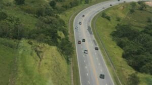 Leia mais sobre o artigo Via Lagos: concessionária aponta risco de desabamento do pavimento na principal rodovia de acesso à Região dos Lagos