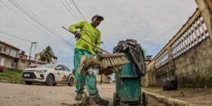 Leia mais sobre o artigo Vários bairros de Cabo Frio recebem ações de limpeza e manutenção por todo o município