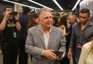 Leia mais sobre o artigo BandNews Rio publica informação falsa sobre desistência de Garotinho e apaga postagem; ex-governador desmente