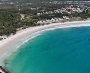 Leia mais sobre o artigo Arraial do Cabo vence primeira etapa da certificação Bandeira Azul para a Praia do Pontal