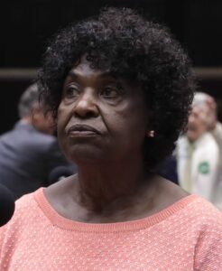 Leia mais sobre o artigo ‘ Favorita’ ao Senado pelas pesquisas pagas e mídia amiga, Benedita da Silva perde até na capital e vence em apenas 6 cidades