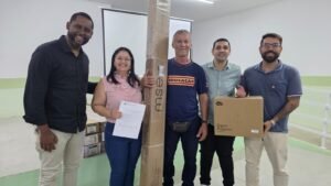 Leia mais sobre o artigo Iguaba Grande entrega kits multimídia para todas as unidades da rede municipal de ensino