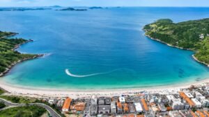 Leia mais sobre o artigo Arraial do Cabo espera receber cerca de 600 mil turistas durante a Semana do Saco Cheio