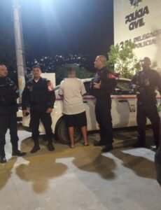Leia mais sobre o artigo Homem é preso por suspeita de tráfico de drogas na Prainha, em Arraial do Cabo