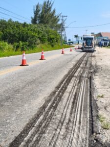 Leia mais sobre o artigo Prefeitura inicia recapeamento asfáltico na RJ-102 nos distritos de Arraial do Cabo