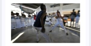 Leia mais sobre o artigo AGORA É LEI: AMPLIADAS AS POLÍTICAS DE VALORIZAÇÃO E PRESERVAÇÃO DA CAPOEIRA NO ESTADO DO RJ