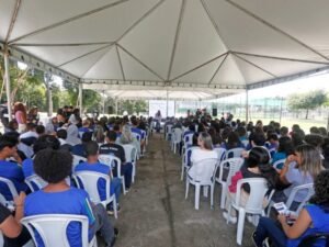 Leia mais sobre o artigo Conexão Futuro reúne 550 jovens em evento sobre formação e mercado de trabalho em Búzios
