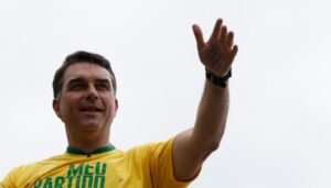 Leia mais sobre o artigo Flávio Bolsonaro promete revogar mil normas federais